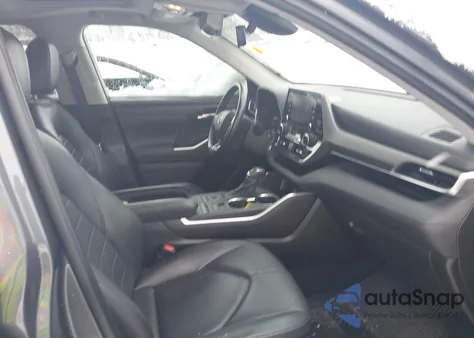 2021 Toyota Highlander Xle z USA, uszkodzony, nr VIN 5TDGZRBH5MS156808